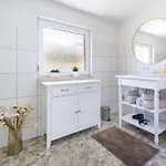 Goldene Zeit I Terasse I Parkplatz I 3 Sz I 2 Baeder I 2 Min Zum Vakantiehuis *