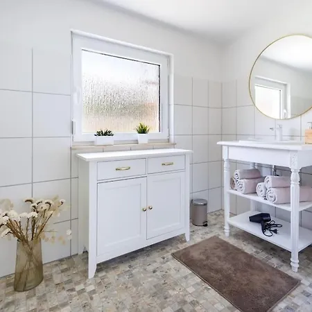 Goldene Zeit I Terasse I Parkplatz I 3 Sz I 2 Baeder I 2 Min Zum Vakantiehuis *